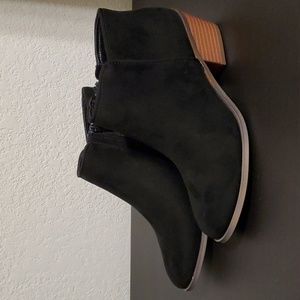 Amazon Essentials Women's Ankle Boots Microsuede Black Size 6.5 NEW W/O Tags